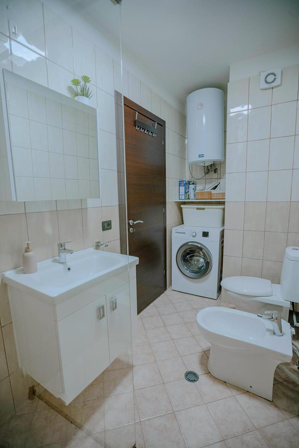 Nevila'S Apartment Tiranë Luaran gambar